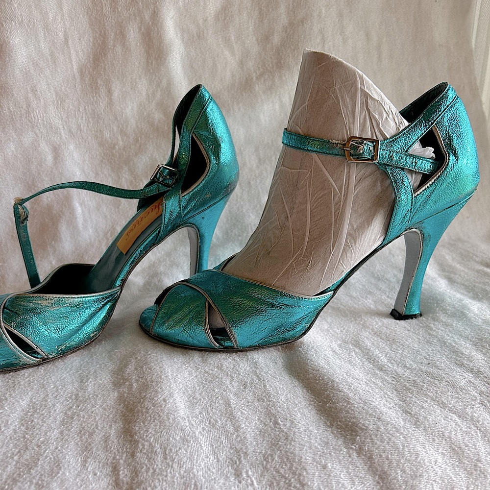 Suenos 37 Turquoise with silver trim butterfly toe 3 1/2” covered flared heel